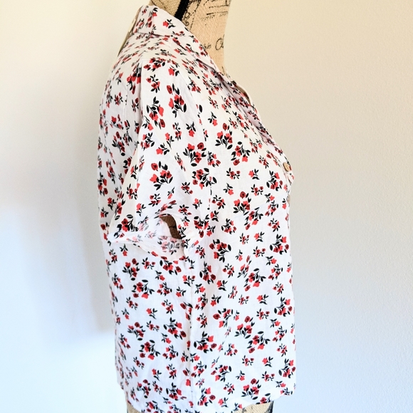 NWT Kentucky Floral Prairie Print Top Wood Buttons - Picture 4 of 8